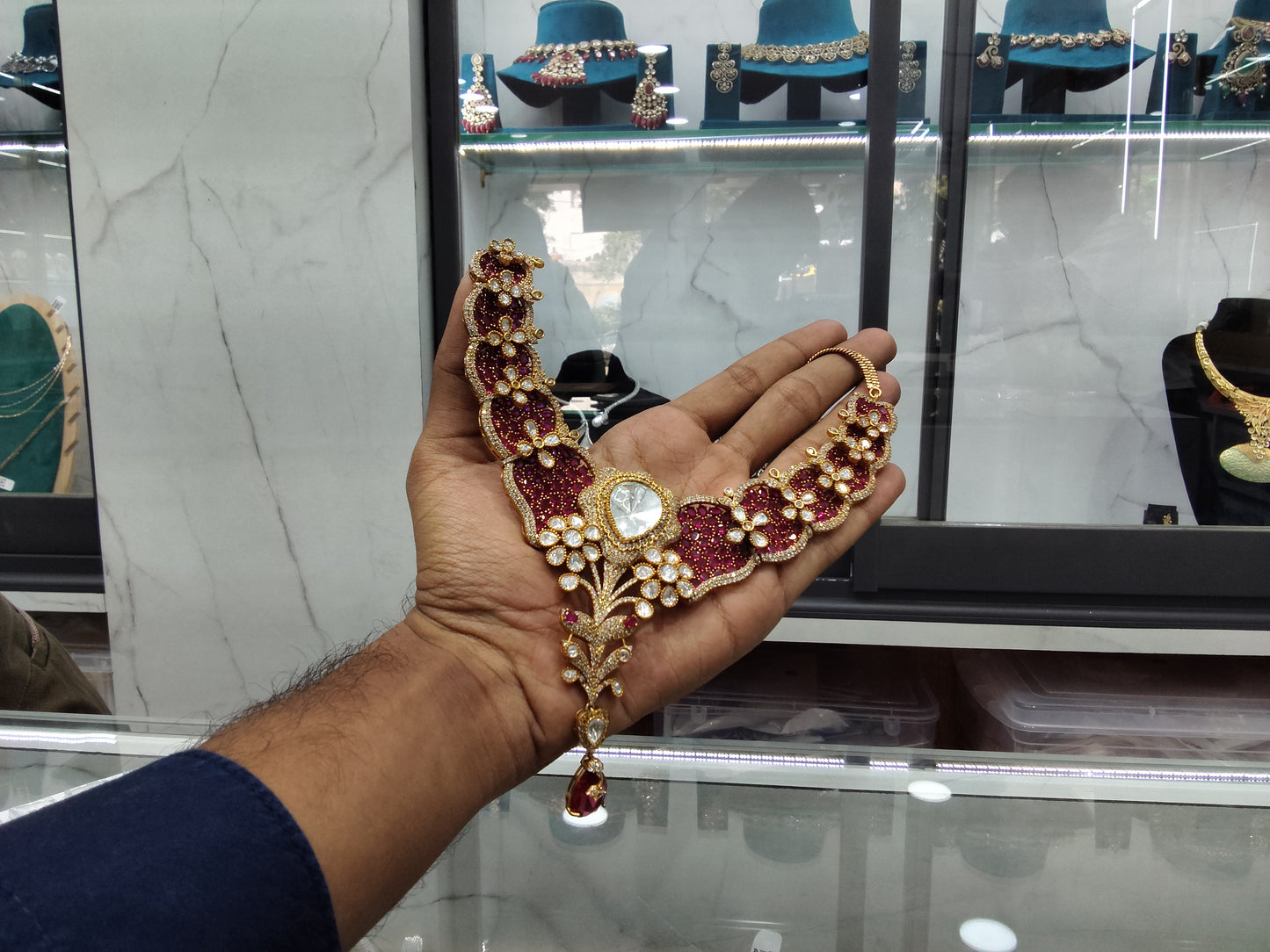 Majestic Emerald Teardrop Necklace Set