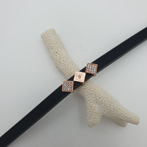 BRACELET IN A SILLCON BELT WITH CZ SETTING CUBE AND SS LOCK