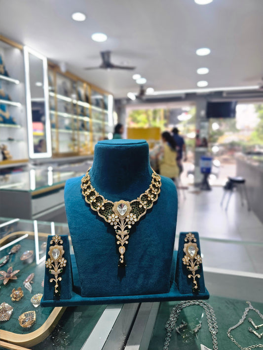 Majestic Emerald Teardrop Necklace Set