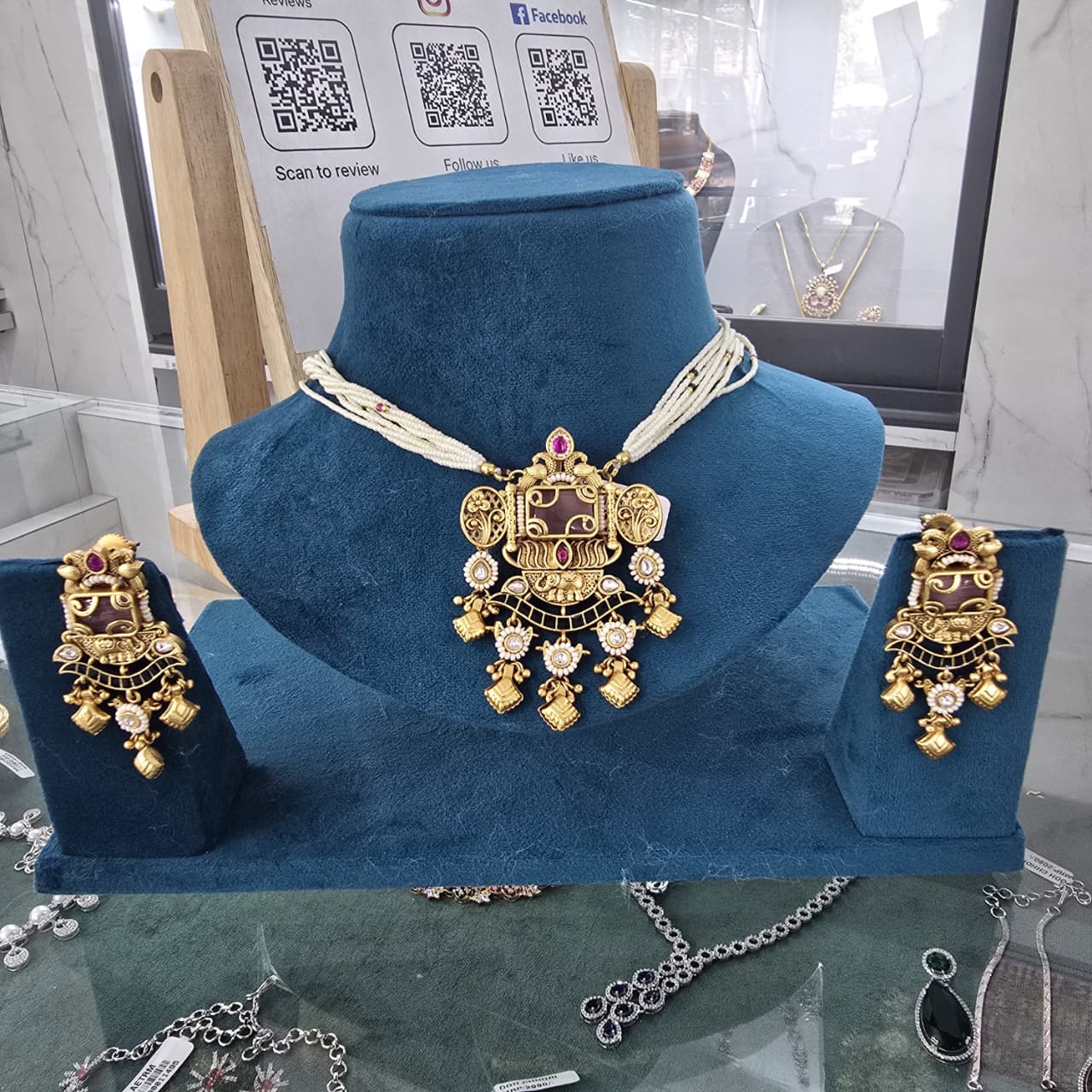 “Regal Temple Heritage Necklace Set”