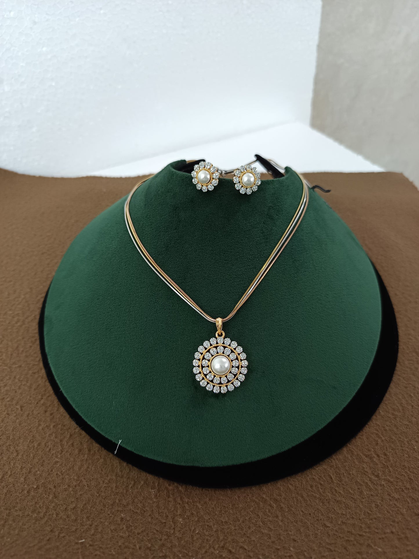 Regal Glow Pearl Pendant Set with Tri-Bunch Chain – Gold & Rhodium Finish
