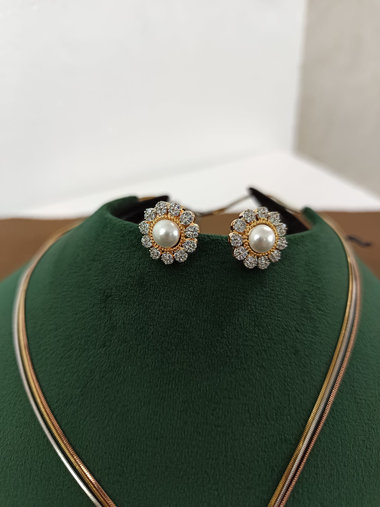 Regal Glow Pearl Pendant Set with Tri-Bunch Chain – Gold & Rhodium Finish