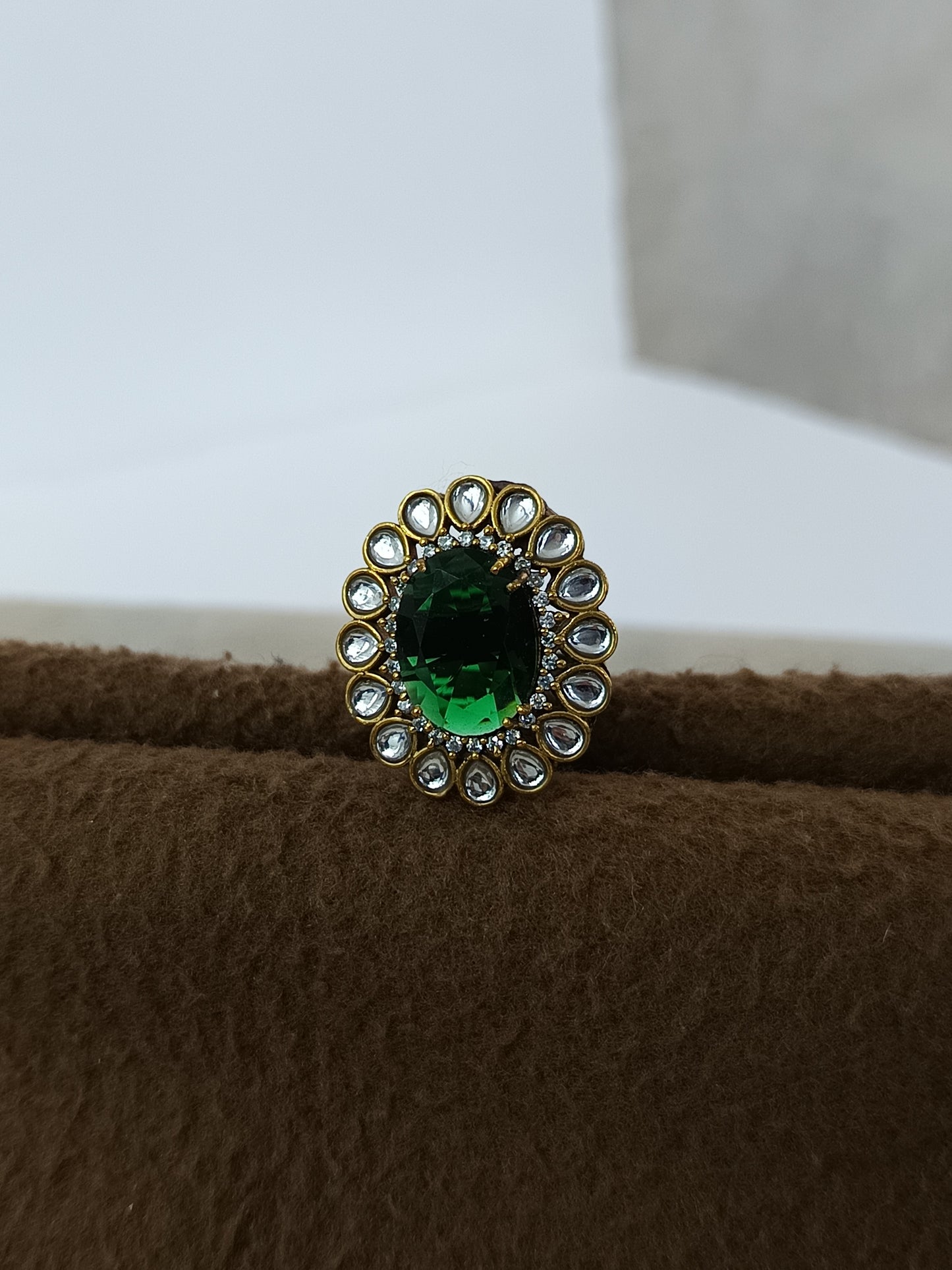 Regal Bloom – Antique Kundan Gemstone Finger Ring