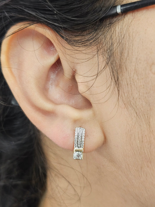 Luxe Square-Solitaire Huggie