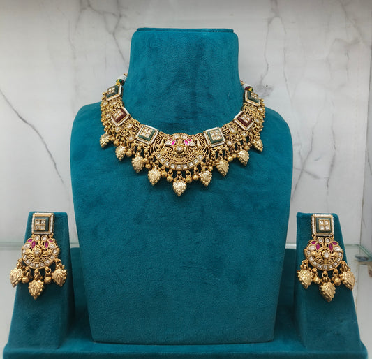 Gold Heritage necklace with pink and green stones