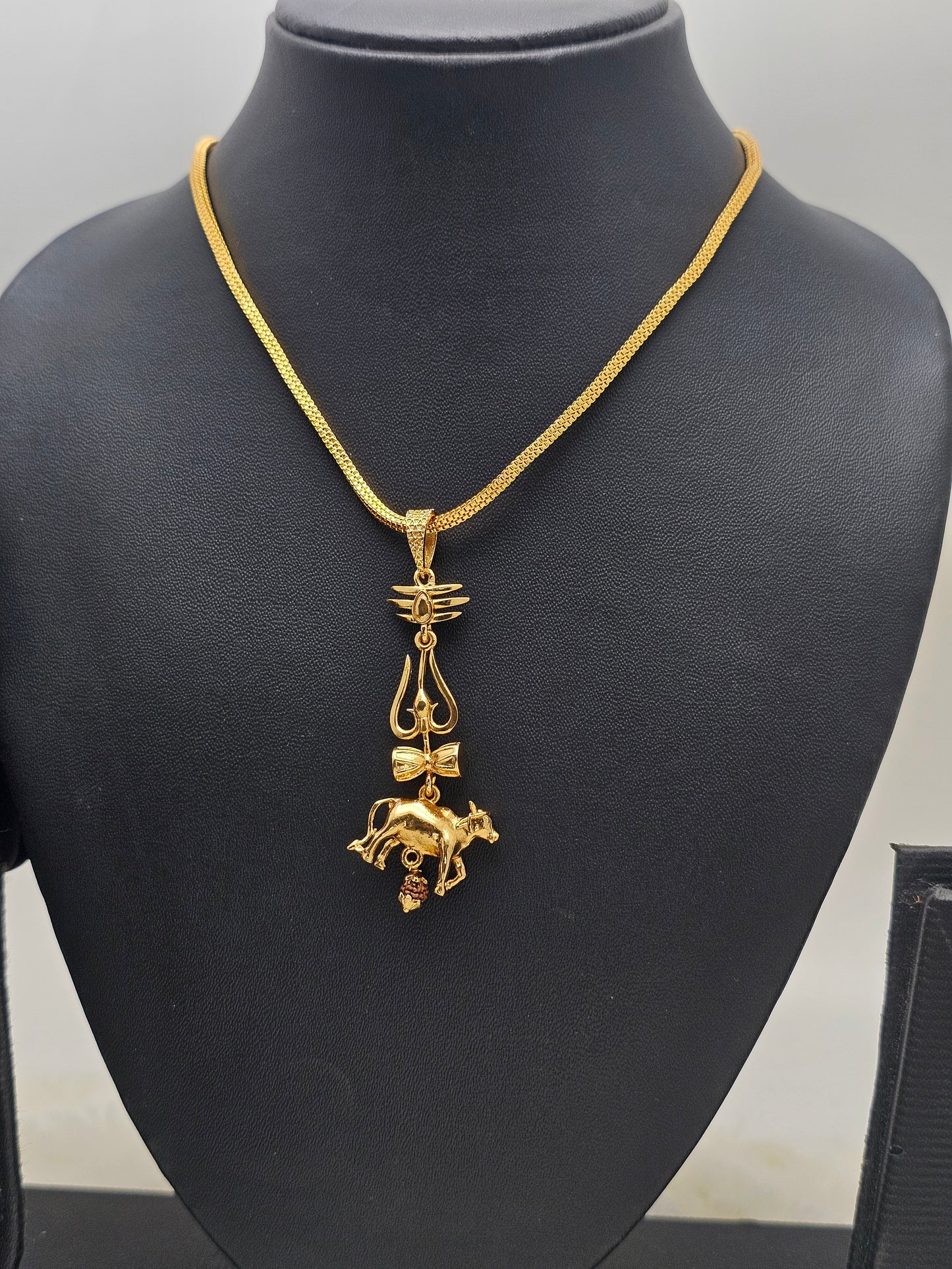 Shiv Nandi Pendant Chain - SSMB29