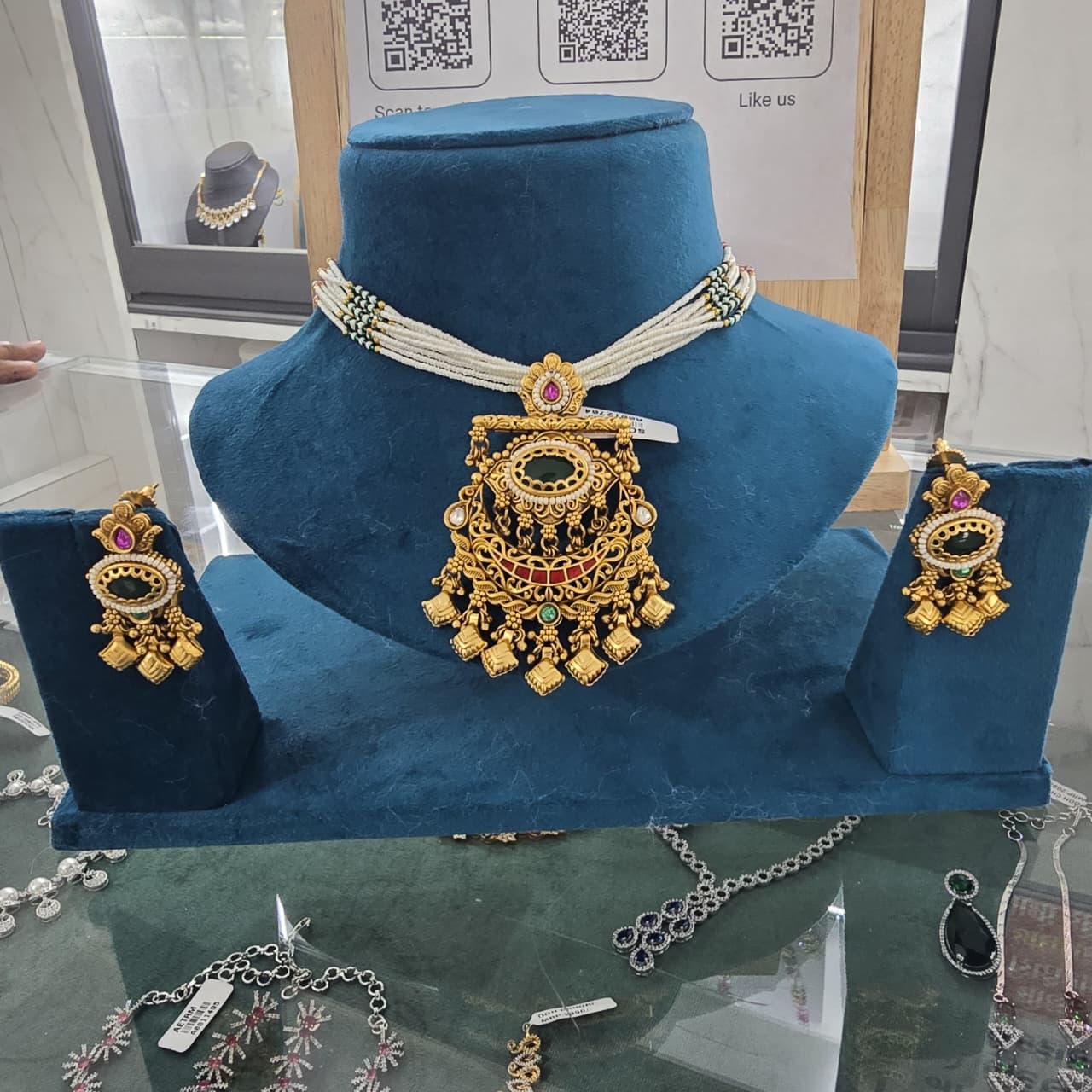 Maharani Chandrika pendent Set