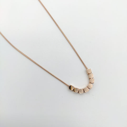 ROSE GOLD DELICATE NACKLACE WITH GLOSY SQUARE CUBE