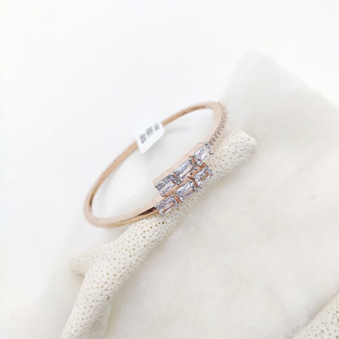 SIMPLE RECTANGLE STONE WITH ROSE GOLD PLATED BRECELET