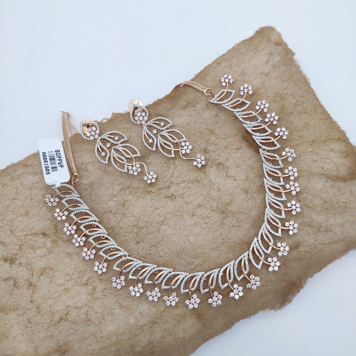 18K ROSE GOLD PLATED NACKLACE IN FLOWER AND LEAF CONCEPT WITH CZ DIAMOND