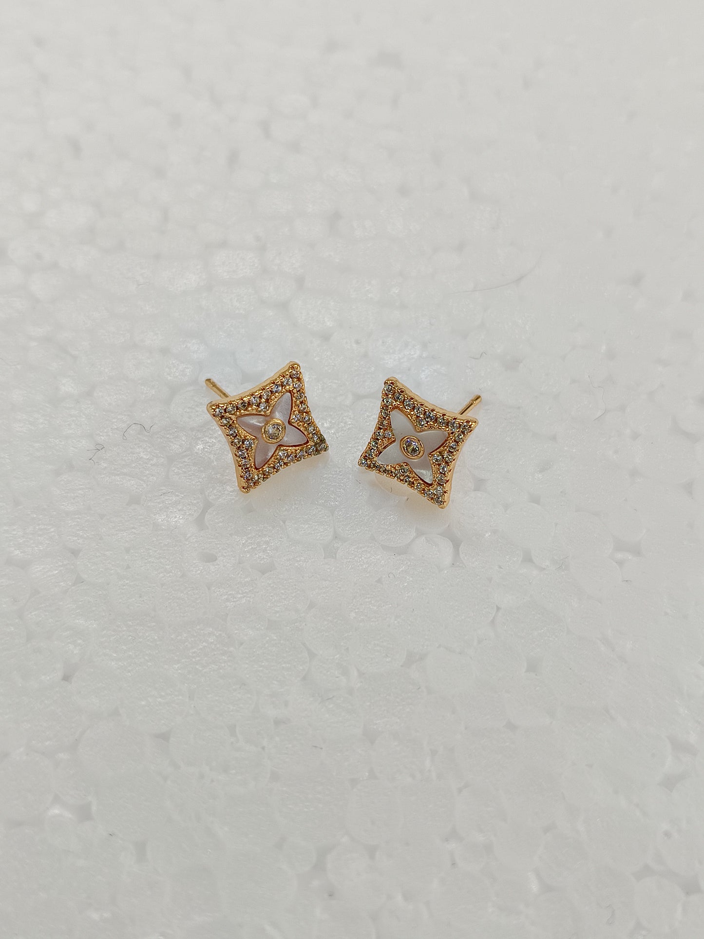 MOP AD Square Ear Tops