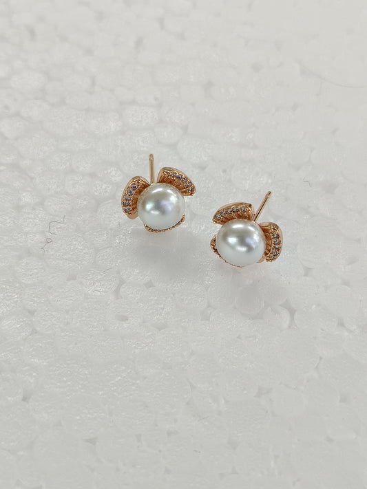 AD Pearl Ear Tops