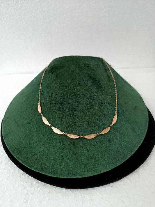 Elegant Leaf Link Stainless Steel Necklace – Rose Gold Finish