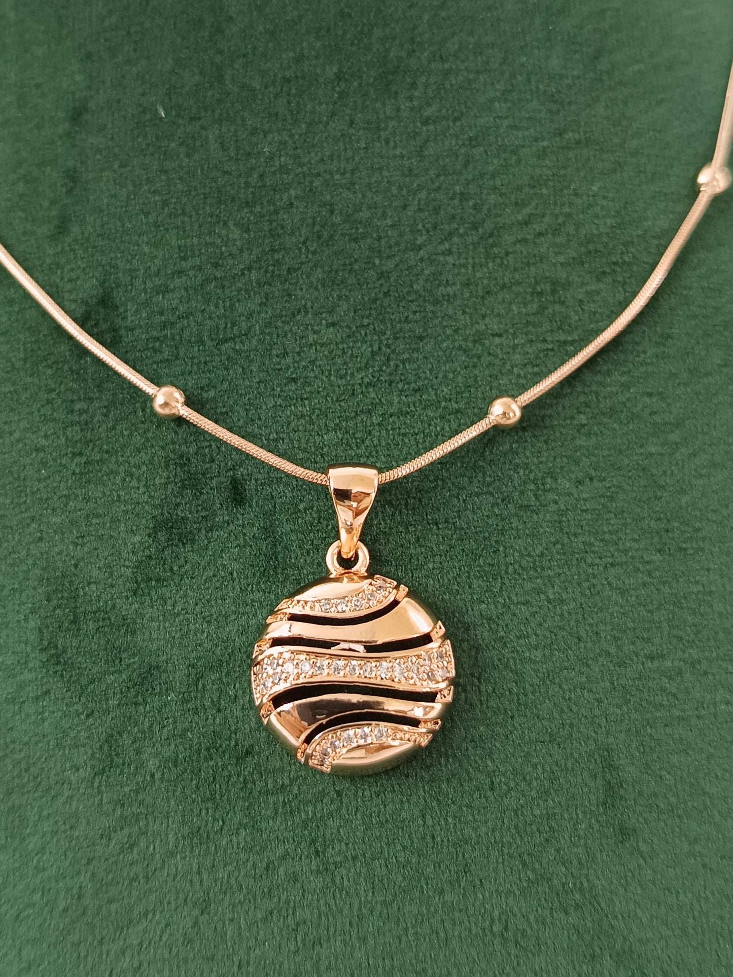 Round Delicate Pendant Rose Gold Necklace Set with Stud Earrings