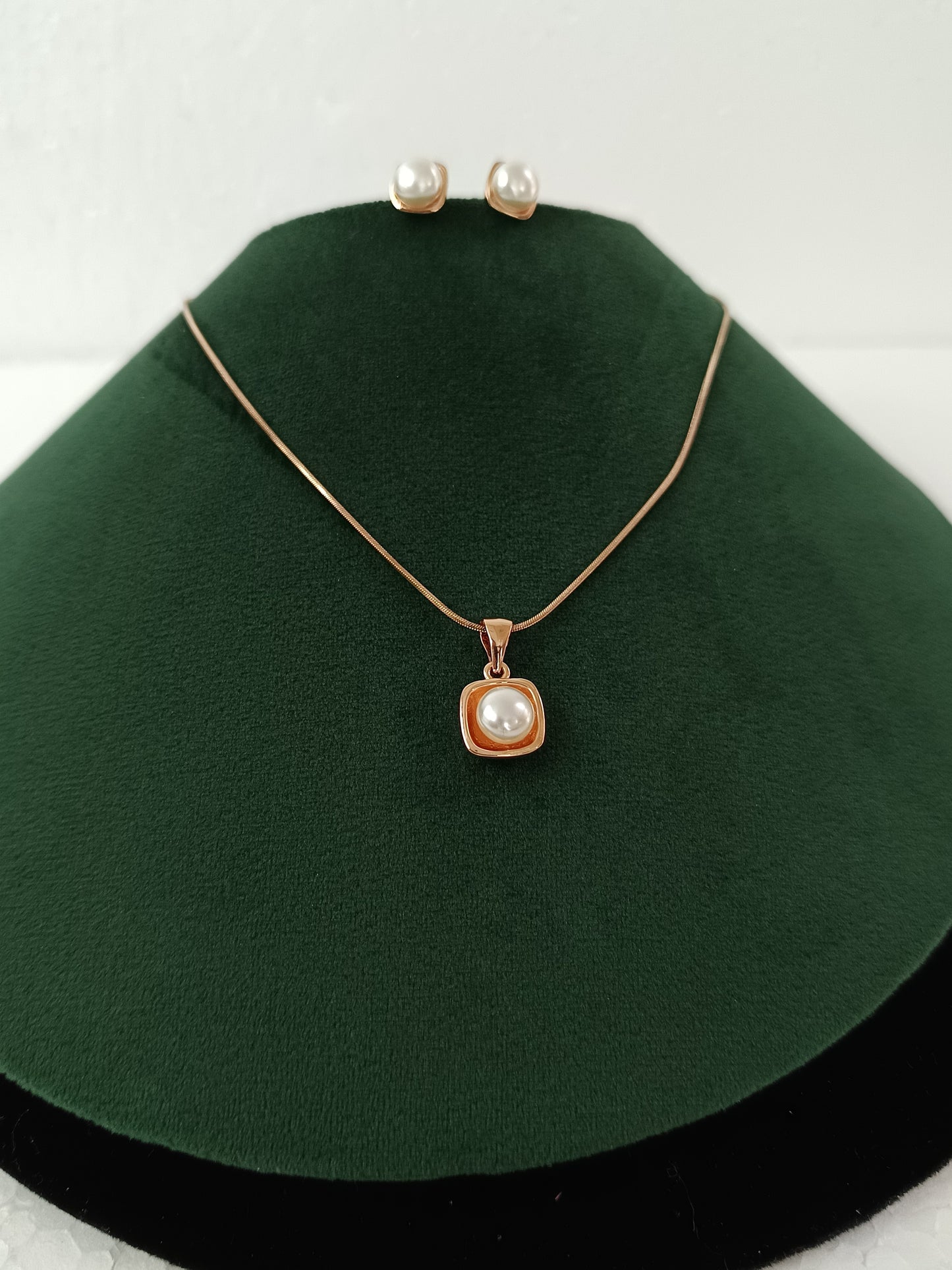 Elegant Pearl Rose Gold Necklace Set with Chain & Ear Tops