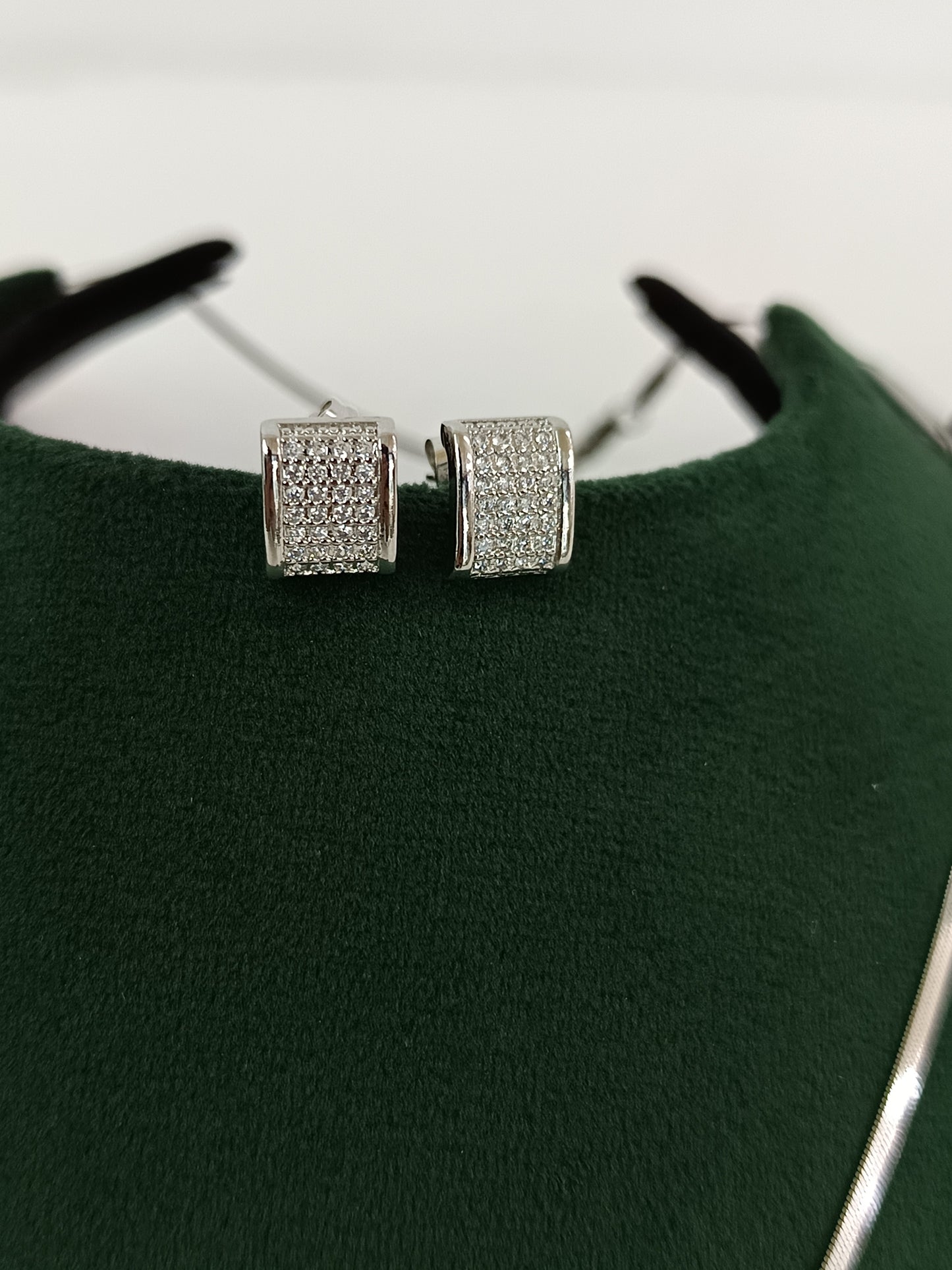 "Silver Radiance: American Diamond Square Necklace Set"