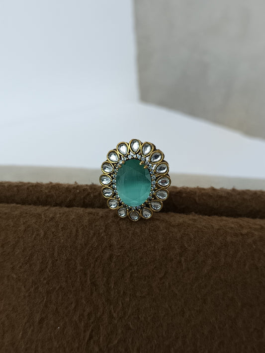 Regal Bloom – Antique Kundan Gemstone Finger Ring