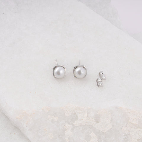 STAINLESS STEEL WHITE PEARL STUDE