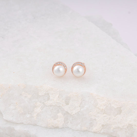 18KT ROSE GOLD WHITE PEARL WITH ROUND DIAMOND EAR STUDE