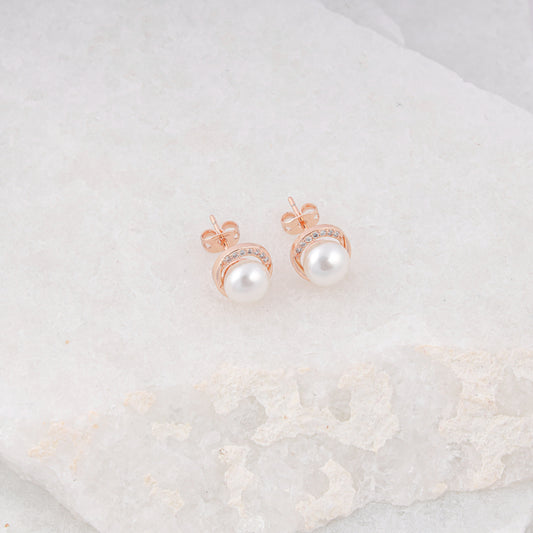 18KT ROSE GOLD WHITE PEARL WITH ROUND DIAMOND EAR STUDE