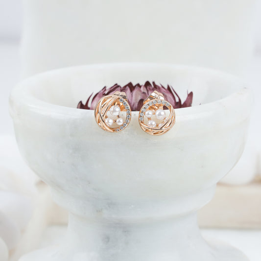 ROSE GOLD NEST EAR STUD WIEH WHITE PEARL