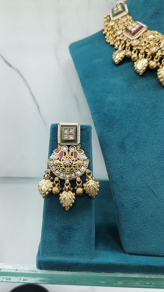 Gold Heritage necklace with pink and green stones