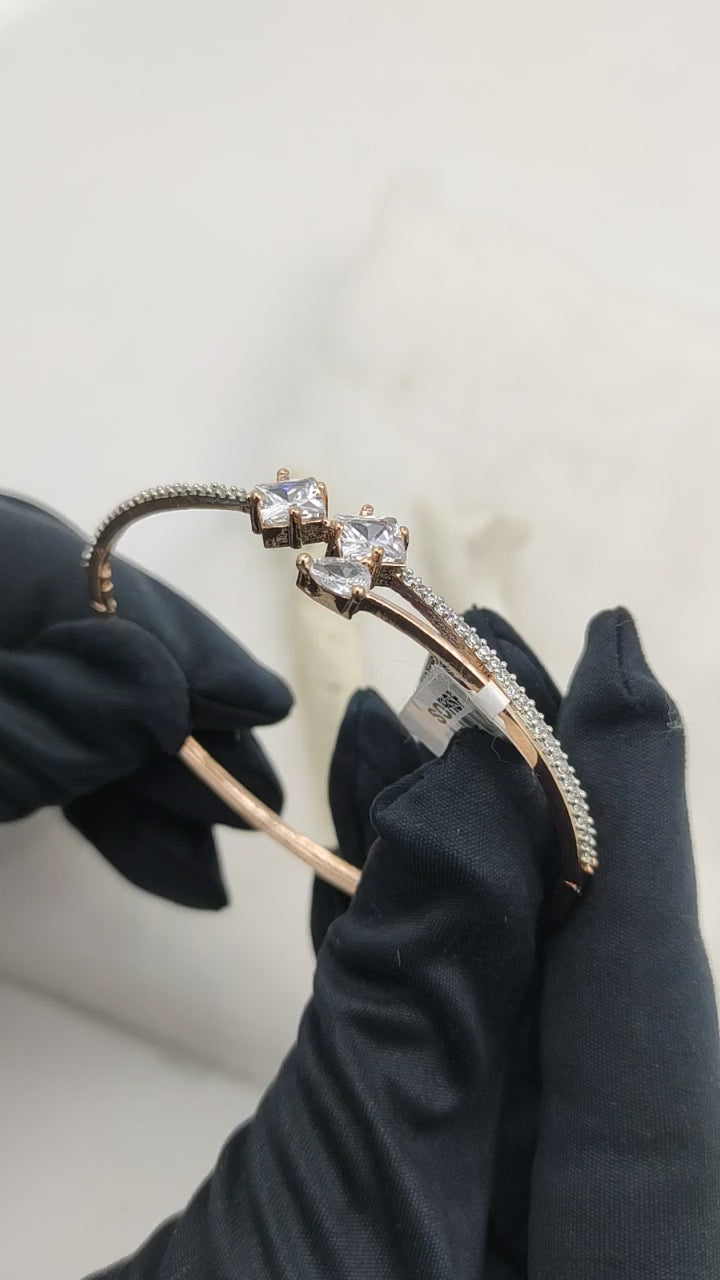 LEAF SHAPE AND PRINCE STONE WITH ROSE GOLD PLATED EXCLUSIVE BRECELET
