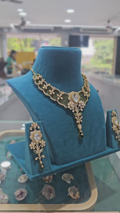 Majestic Emerald Teardrop Necklace Set