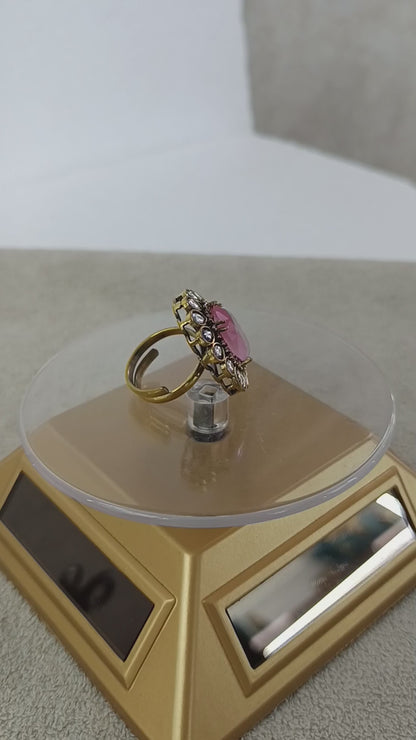 Regal Bloom – Antique Kundan Gemstone Finger Ring