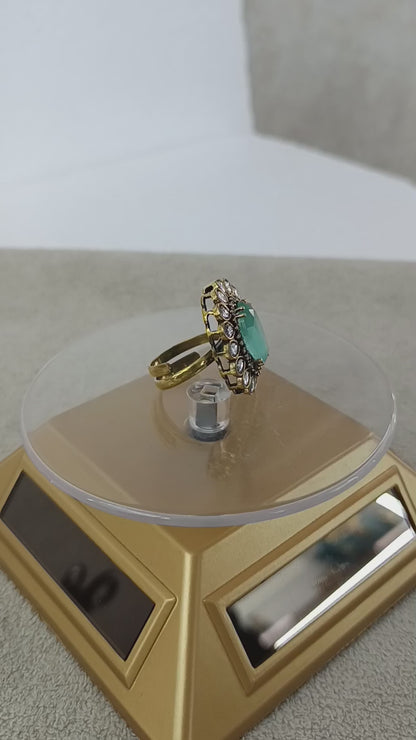 Regal Bloom – Antique Kundan Gemstone Finger Ring