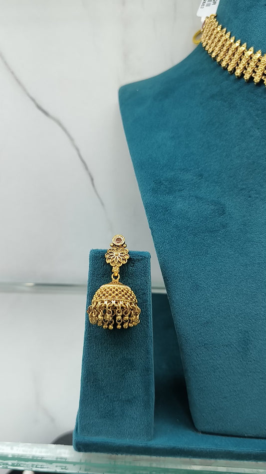 Gold necklace with pink and green stones  set