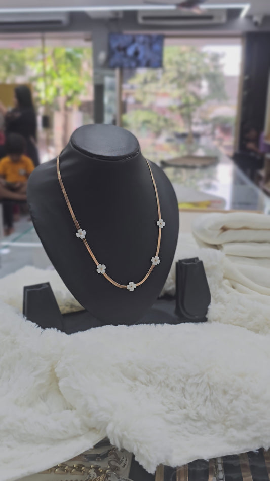 Daisy Sparkle Delicate Chain