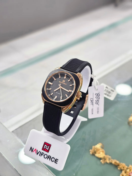 NAVIFORCE Rosegold square case with Round black dial