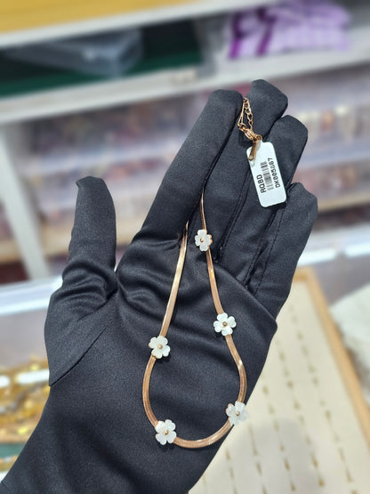 Daisy Sparkle Delicate Chain