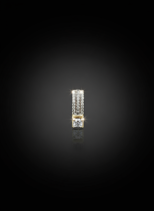 Luxe Square-Solitaire Huggie