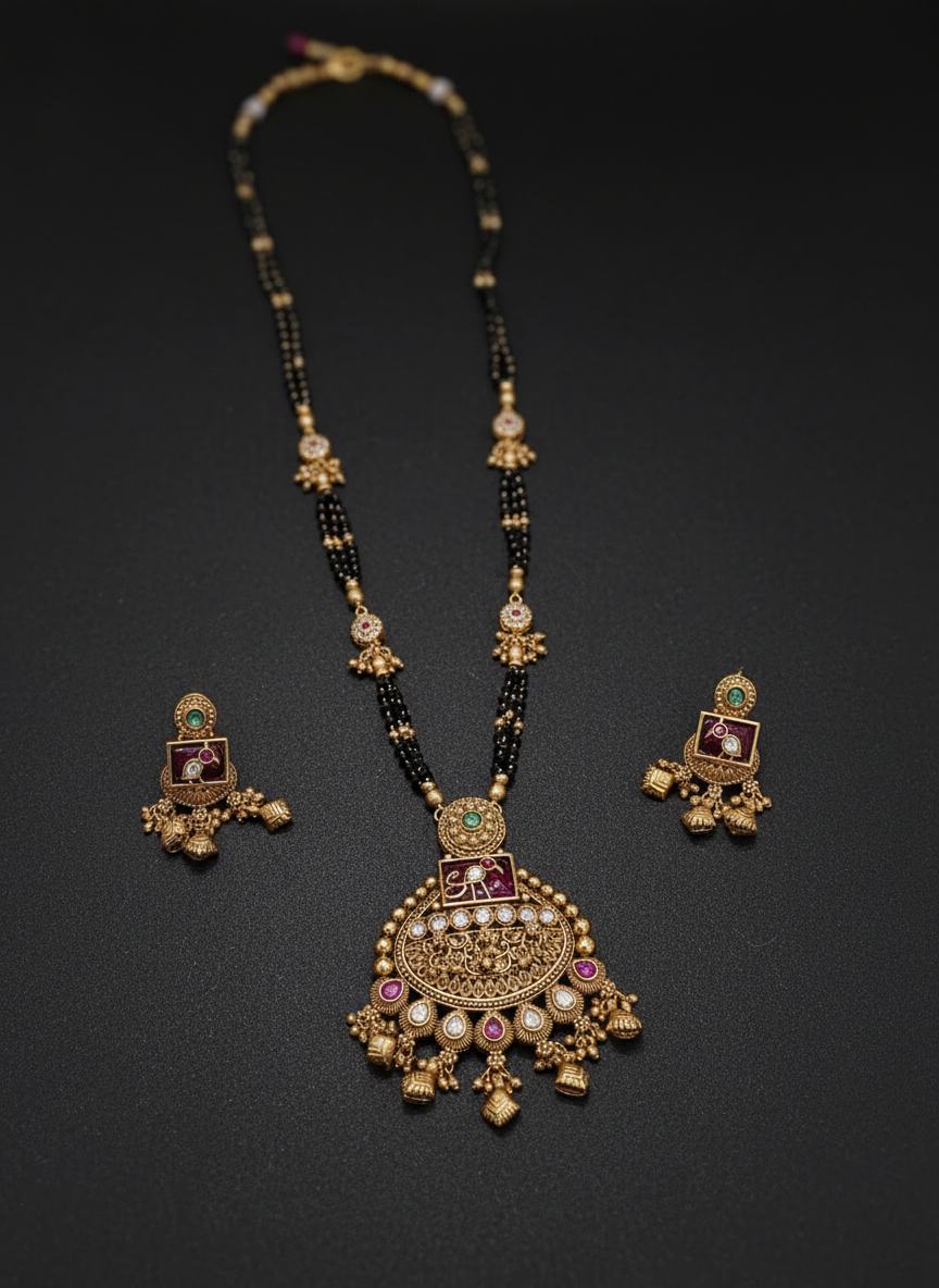 Anti Heritage ghughri latkan pendant set