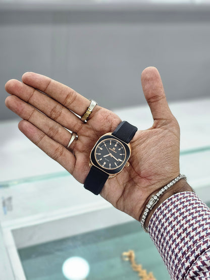 NAVIFORCE Rosegold square case with Round black dial