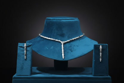 Arrow Luxe V-Chain Necklace Set