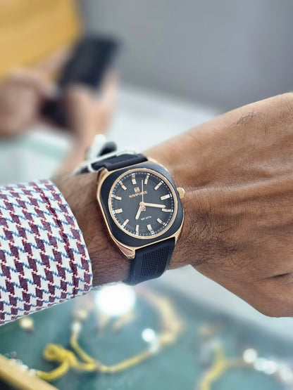 NAVIFORCE Rosegold square case with Round black dial