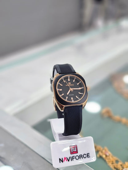 NAVIFORCE Rosegold square case with Round black dial