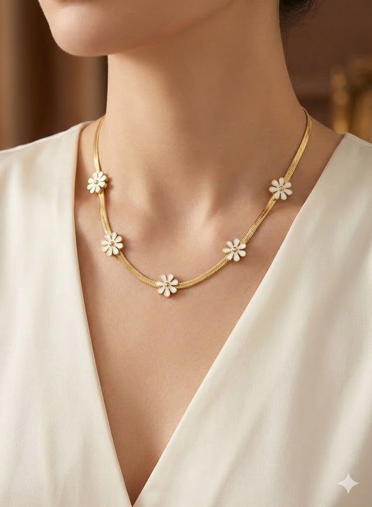 Daisy Sparkle Delicate Chain Flower
